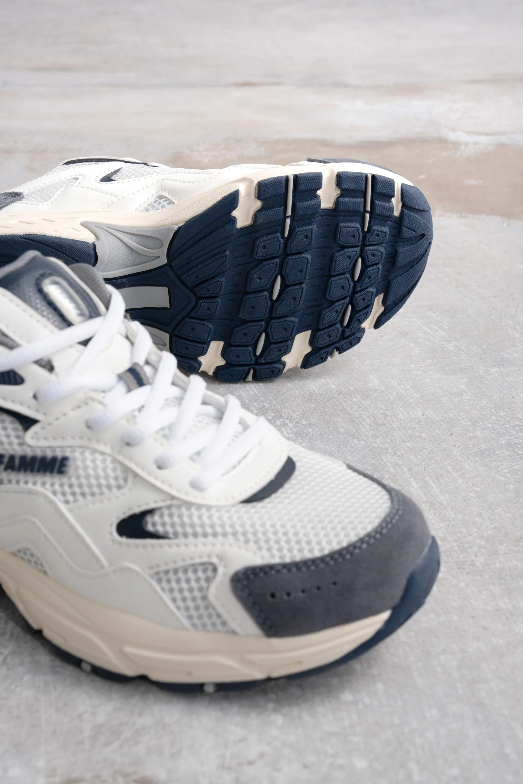 90S Trainers - Image 12