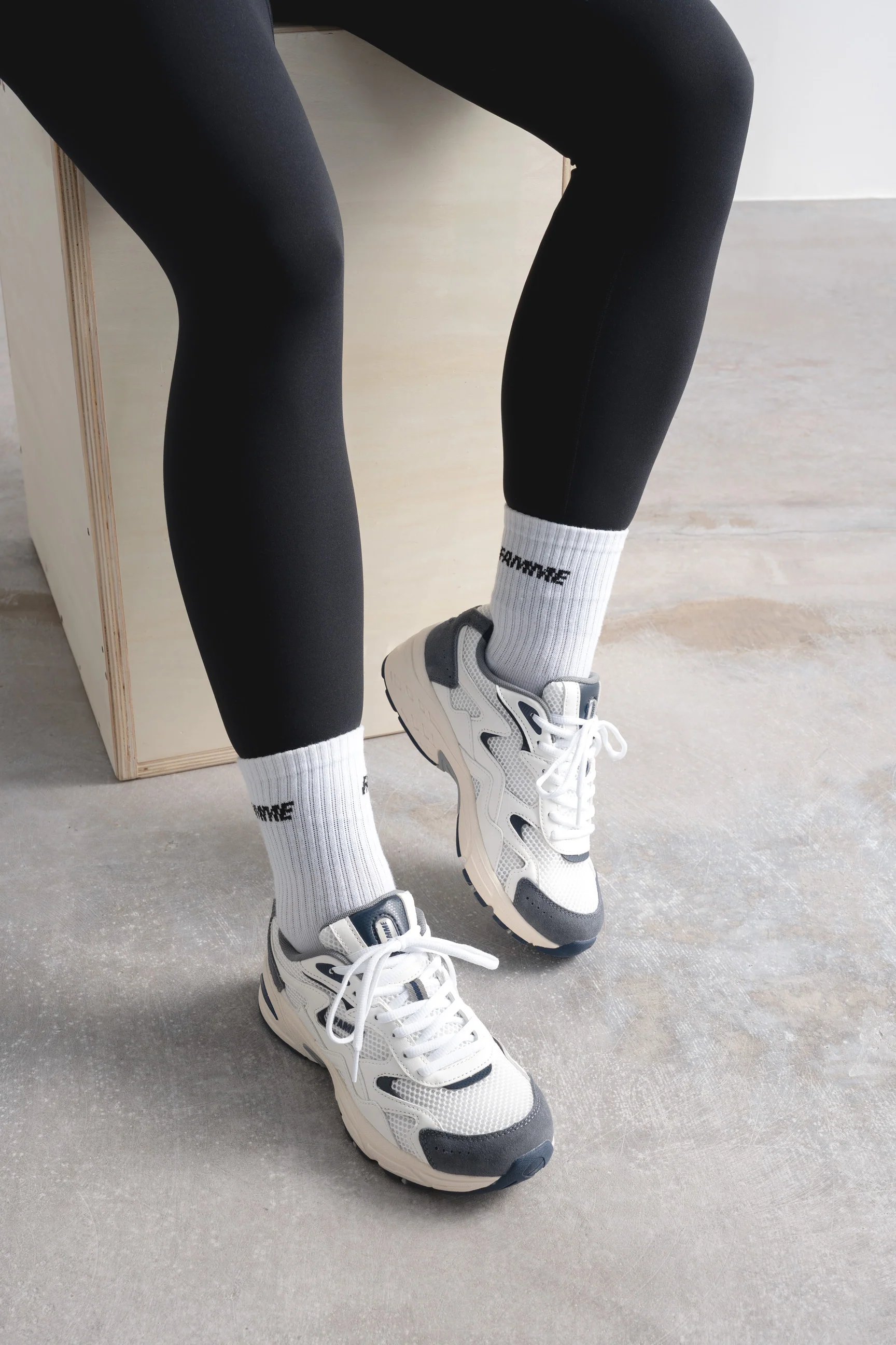 90S Trainers - Image 14