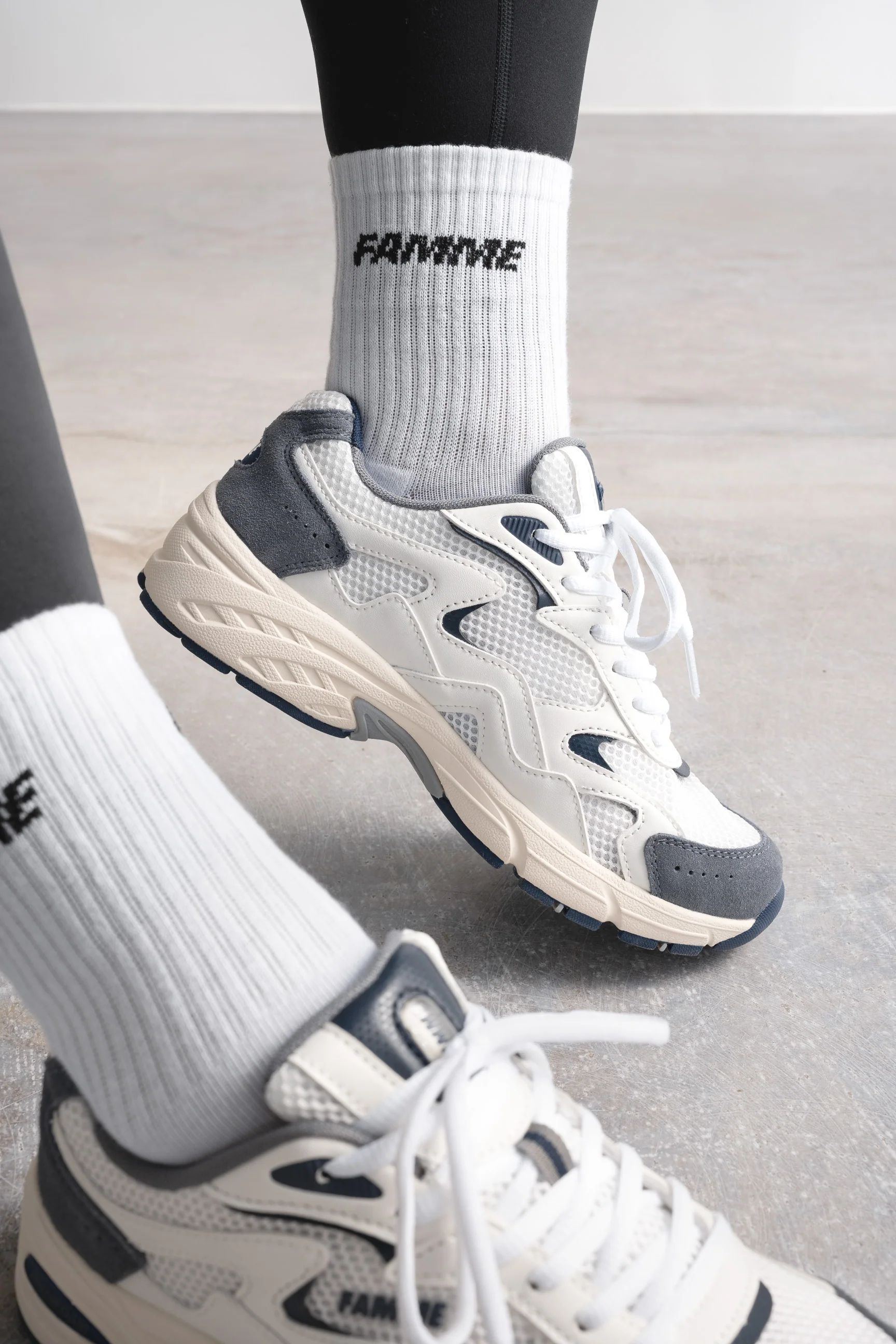 90S Trainers - Image 15