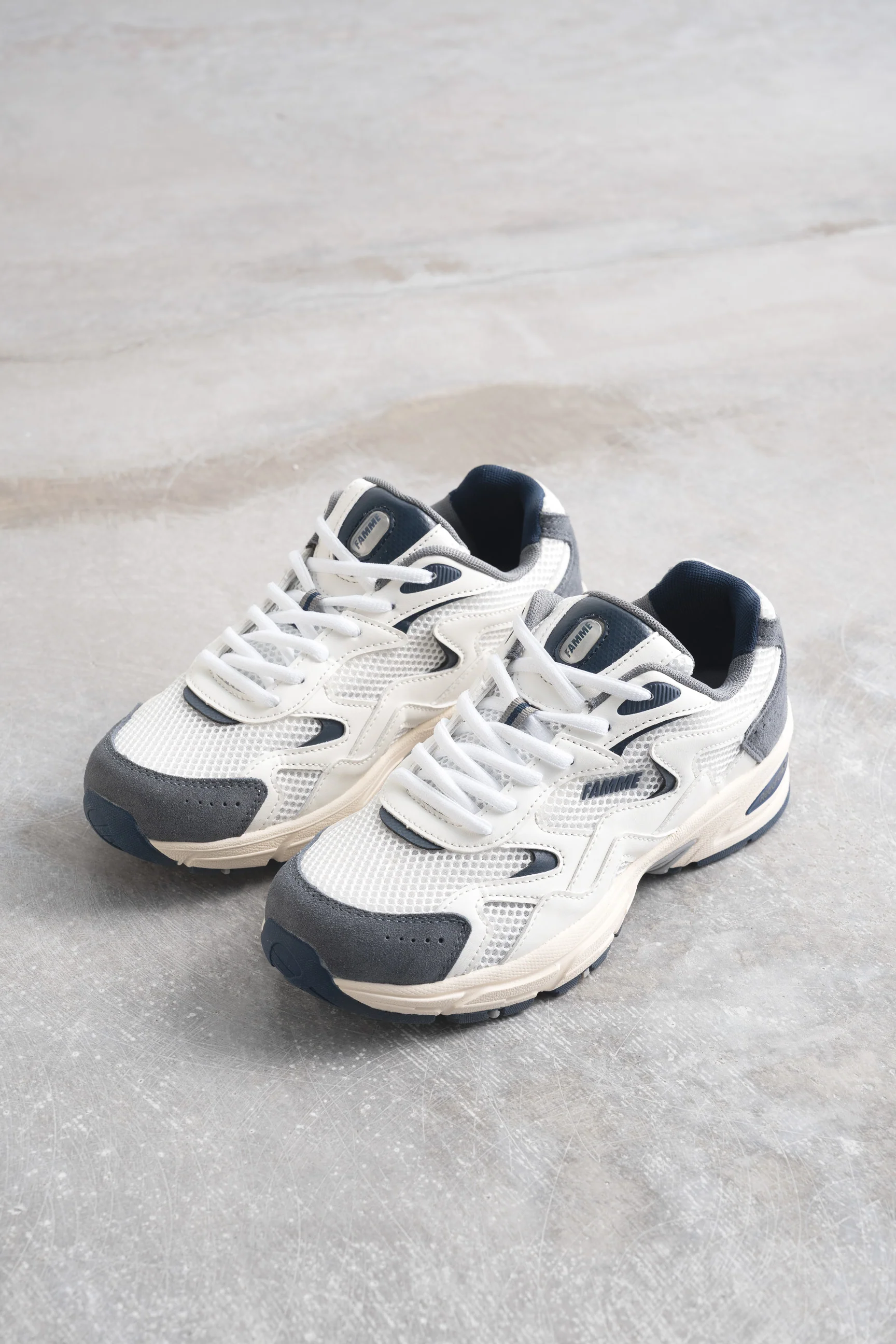 90S Trainers - Image 16