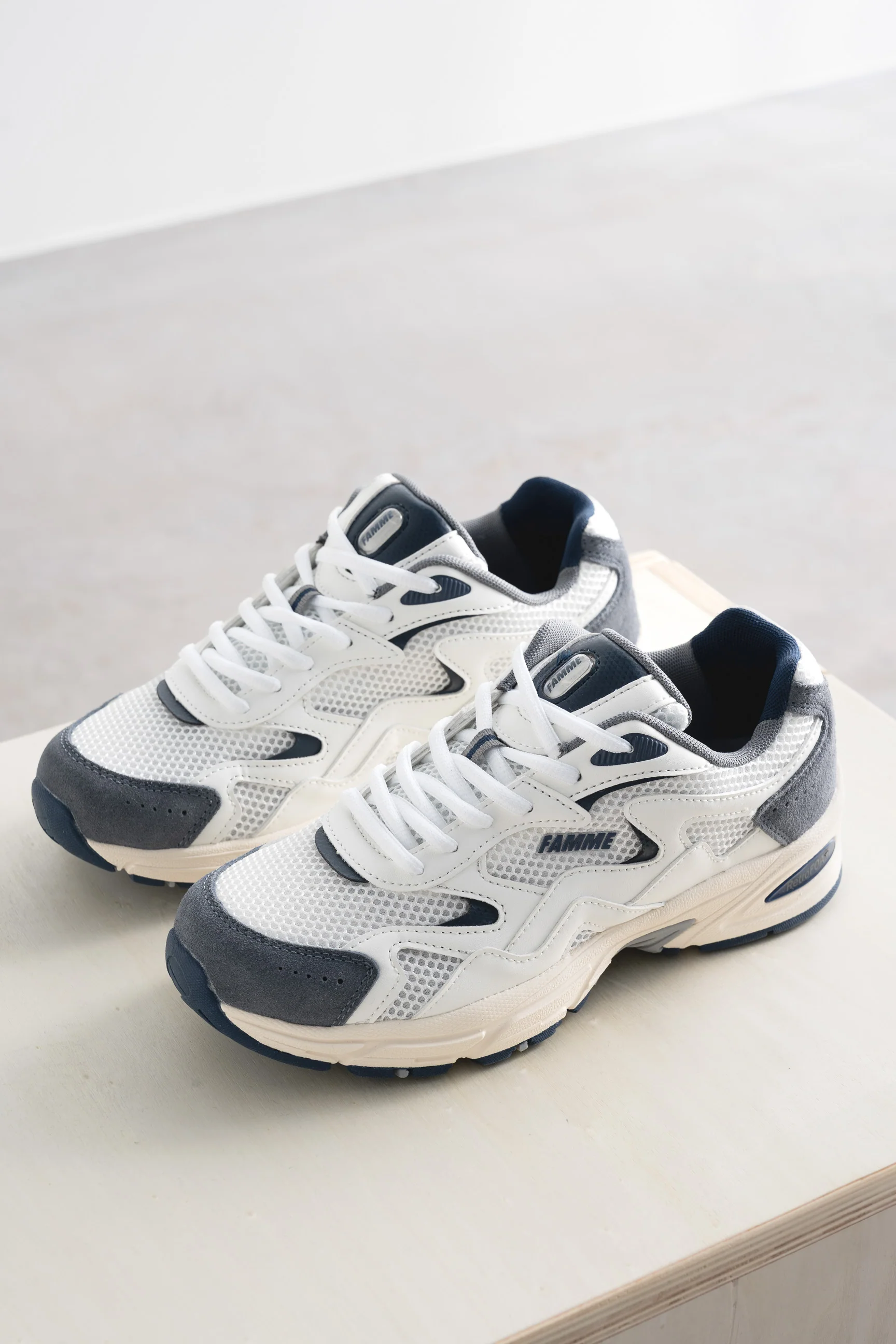 90S Trainers - Image 9