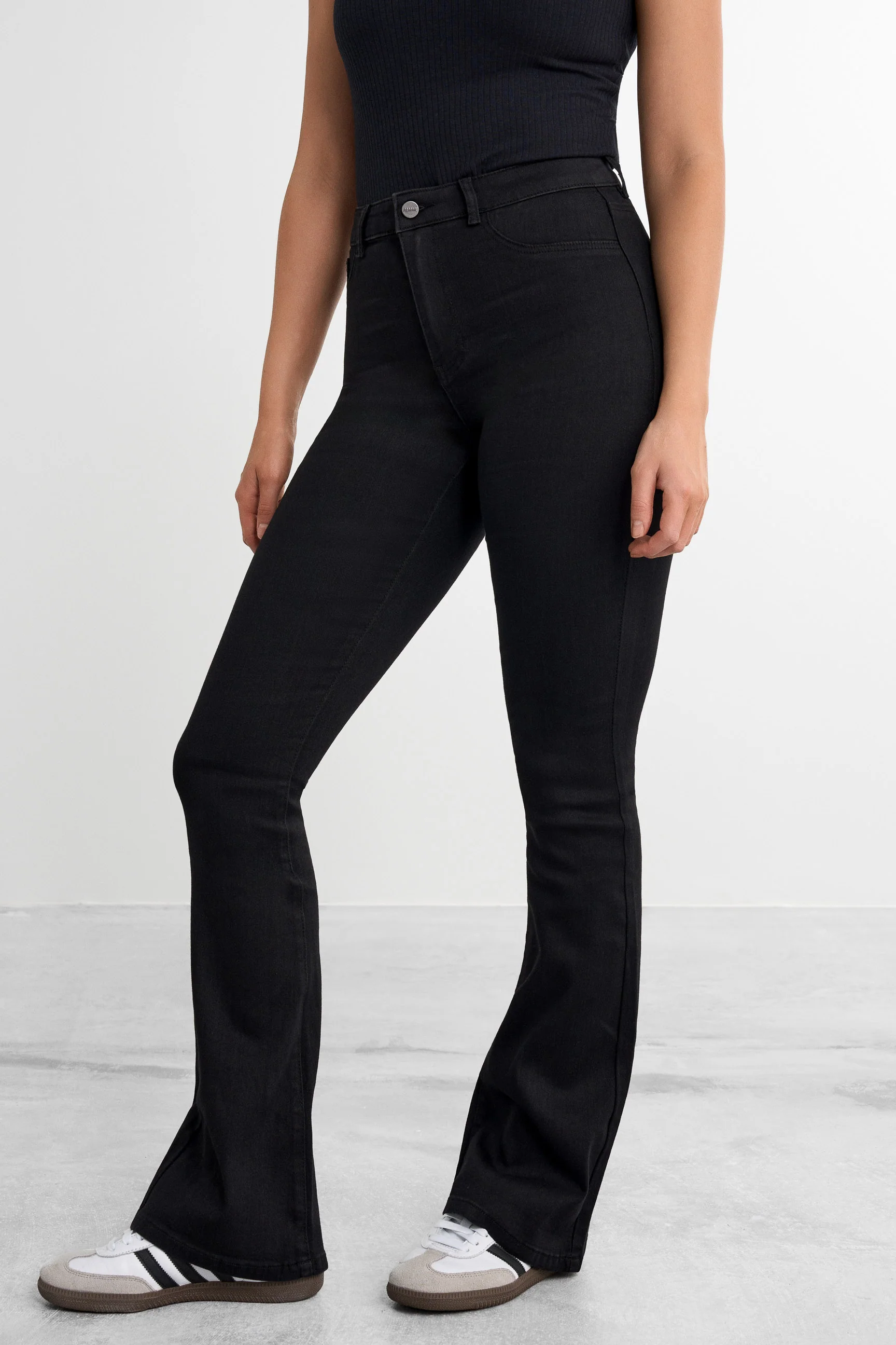 Flare Jeans - Image 18