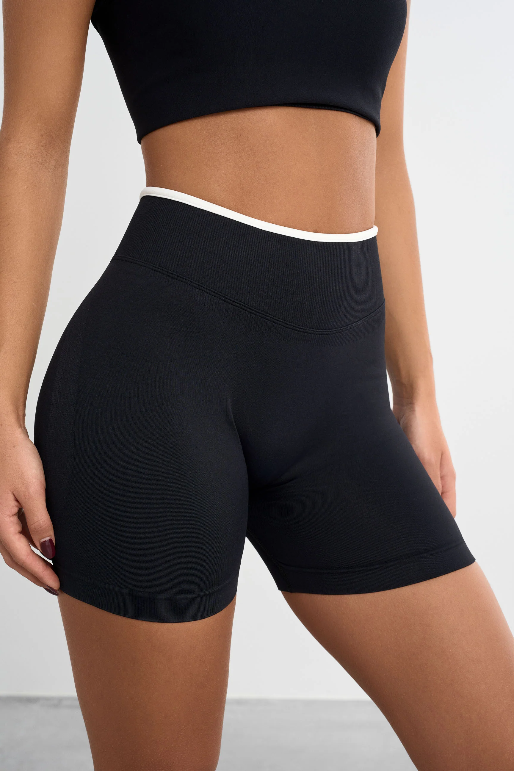 Forme Blanc Shorts - Image 11