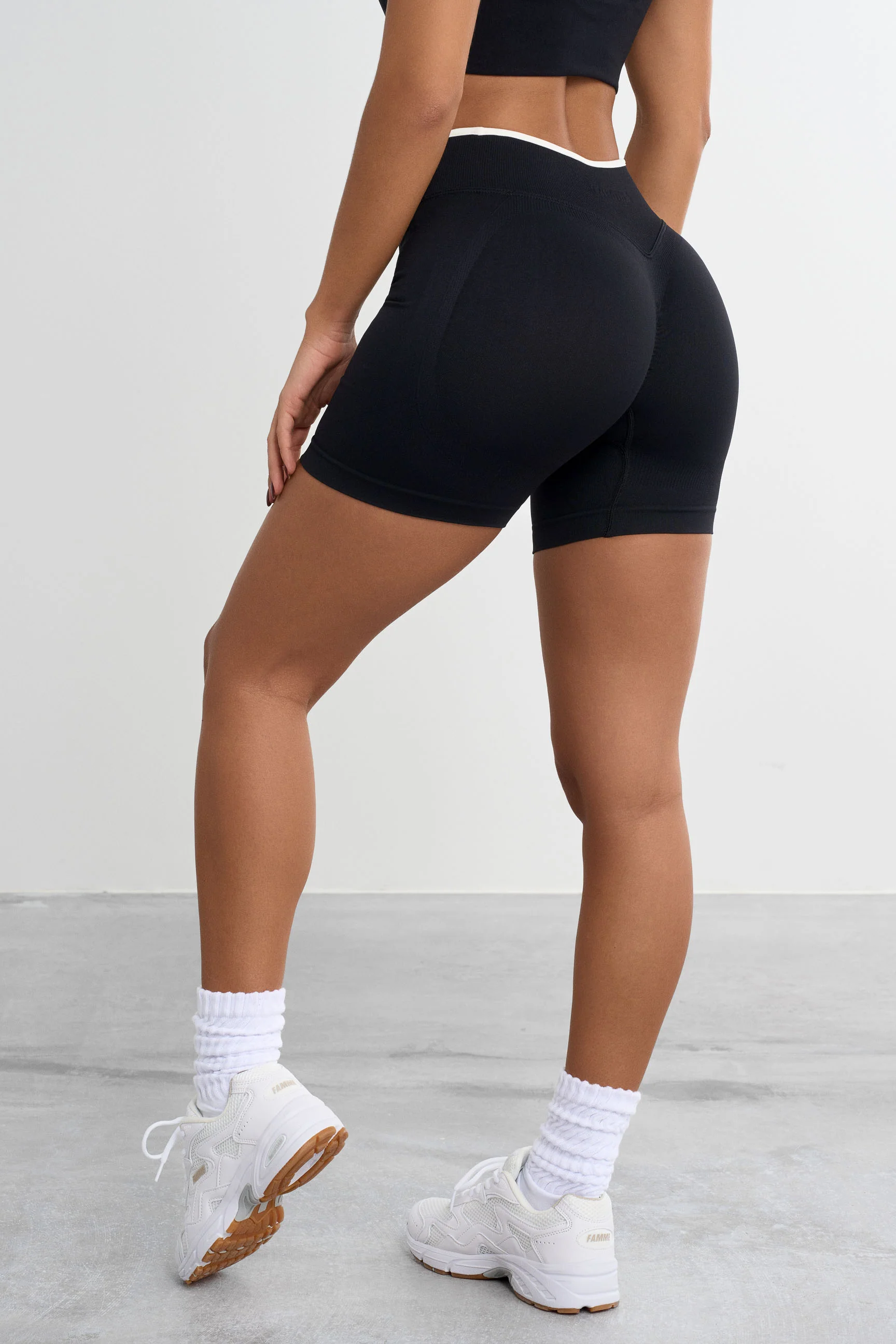 Forme Blanc Shorts - Image 8